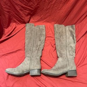 Women’s knee boots